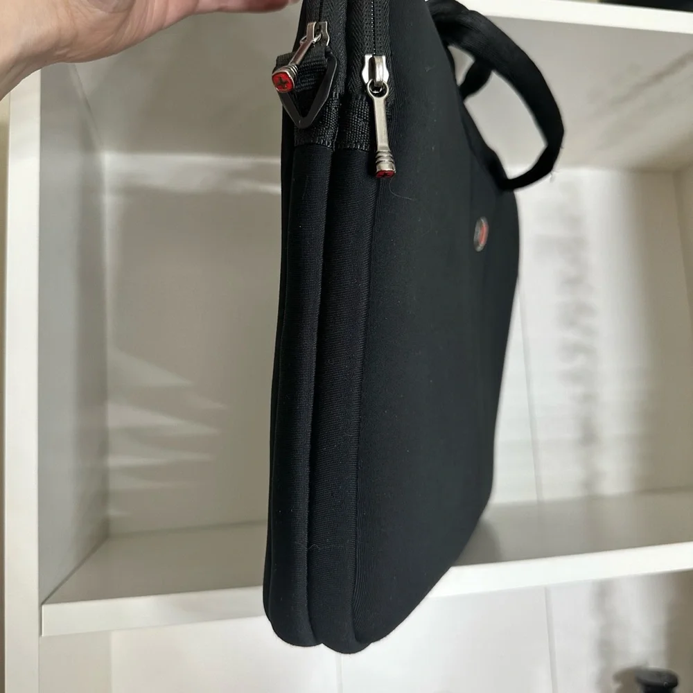 Wenger laptop and documents portfolio
